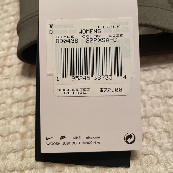 Nike Alpha
Women's High-Support Padded Zip-Front Sports Bra - Picture 3 of 5